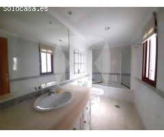EXCLUSIVO ÁTICO EN UNA SOLA PLANTA DE 4 DORMITORIOS CON PLAZA DE GARAJE Y