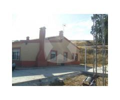 CHALET EN VENTA CON PARCELA DE 30.000 M2 ZONA CRTA. CACERES