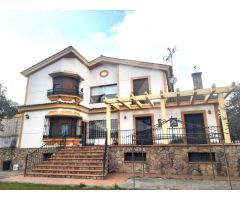 CHALET EN VENTA EN URBANIZACIÓN RÍO CAYA