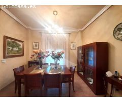 CHALET EN VENTA EN URBANIZACIÓN RÍO CAYA