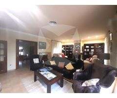 CHALET EN VENTA EN URBANIZACIÓN RÍO CAYA