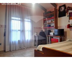 CHALET EN VENTA EN URBANIZACIÓN RÍO CAYA