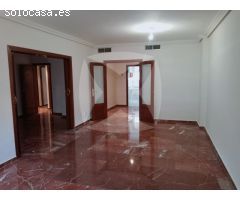 VIVIENDA EN ALQUILER CON COCINA AMUEBLADA, PLAZA DE GARAJE Y TRASTERO. ZONA