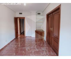 VIVIENDA EN ALQUILER CON COCINA AMUEBLADA, PLAZA DE GARAJE Y TRASTERO. ZONA