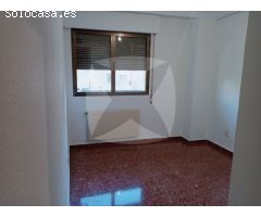 VIVIENDA EN ALQUILER CON COCINA AMUEBLADA, PLAZA DE GARAJE Y TRASTERO. ZONA