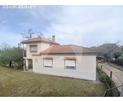 CHALET CON PISCINA Y NAVE EN AMPLIA PARCELA DE 5.000 M² EN TRES ARROYO