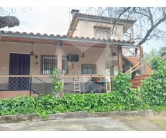 CHALET CON PISCINA Y NAVE EN AMPLIA PARCELA DE 5.000 M² EN TRES ARROYO