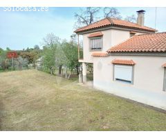 CHALET CON PISCINA Y NAVE EN AMPLIA PARCELA DE 5.000 M² EN TRES ARROYO