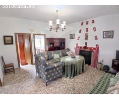 CHALET CON PISCINA Y NAVE EN AMPLIA PARCELA DE 5.000 M² EN TRES ARROYO