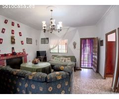 CHALET CON PISCINA Y NAVE EN AMPLIA PARCELA DE 5.000 M² EN TRES ARROYO
