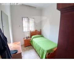 CHALET CON PISCINA Y NAVE EN AMPLIA PARCELA DE 5.000 M² EN TRES ARROYO