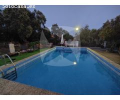 CHALET CON PISCINA Y NAVE EN AMPLIA PARCELA DE 5.000 M² EN TRES ARROYO