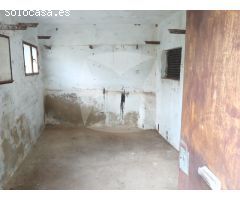 CHALET CON PISCINA Y NAVE EN AMPLIA PARCELA DE 5.000 M² EN TRES ARROYO