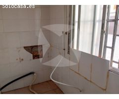 LOCAL EN VENTA DE 51 m2 EN EL CENTRO DE BADAJOZ.