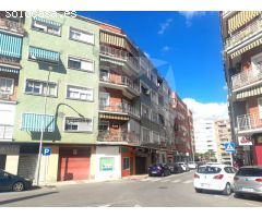 LOCAL EN VENTA DE 51 m2 EN EL CENTRO DE BADAJOZ.
