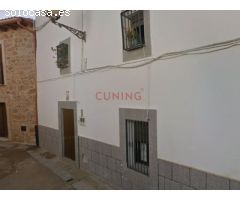 Venta de casa situada en la localidad de Arroyomolinos, Cáceres.