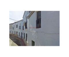 Venta de casa situada en la localidad de Santiago de Alcántara, Cáceres.