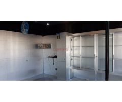 Local comercial en planta de calle situado junto a la zona de Múltiples. Ideal