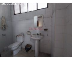 Venta-alquiler de local situado en C/ Santa Teresa de Jesús.