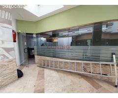 Venta de local comercial situado en la galería comercial de Cánovas.