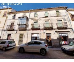 Venta de Casa antigua en Trujillo, casa solariega, consta de tres plantas, con