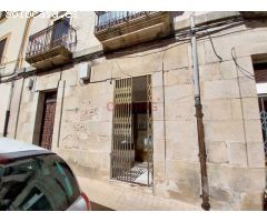 Venta de Edificio en Trujillo, casa solariega, consta de tres plantas, con