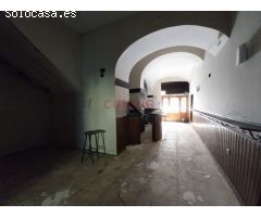 Venta de Edificio en Trujillo, casa solariega, consta de tres plantas, con