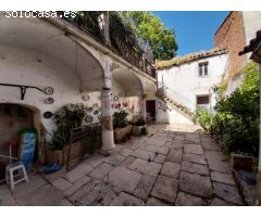 Venta de Edificio en Trujillo, casa solariega, consta de tres plantas, con