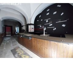 Venta de Edificio en Trujillo, casa solariega, consta de tres plantas, con