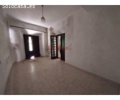 Venta de Edificio en Trujillo, casa solariega, consta de tres plantas, con