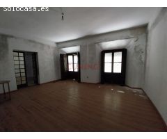 Venta de Edificio en Trujillo, casa solariega, consta de tres plantas, con