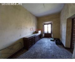 Venta de Edificio en Trujillo, casa solariega, consta de tres plantas, con