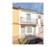 Venta de casa situada en la localidad de Madrigalejo, Cáceres.