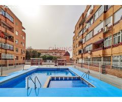 Venta de apartamento en Torrevieja, Alicante, situado en un residencial con