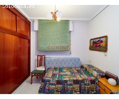 Venta de apartamento en Torrevieja, Alicante, situado en un residencial con