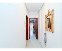 Venta de apartamento en Torrevieja, Alicante, situado en un residencial con