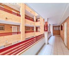 Venta de apartamento en Torrevieja, Alicante, situado en un residencial con