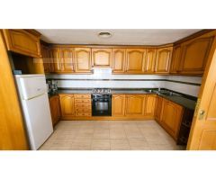 Apartamento de 3 dormitorios, cerca de la playa y del centro de LAmpolla