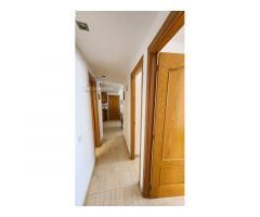 Apartamento de 3 dormitorios, cerca de la playa y del centro de LAmpolla