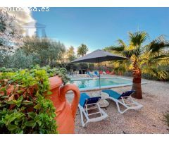 CHALET DE MADERA CON PISCINA PRIVADA Y PISTA DE PETANCA