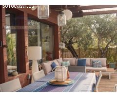 CHALET DE MADERA CON PISCINA PRIVADA Y PISTA DE PETANCA