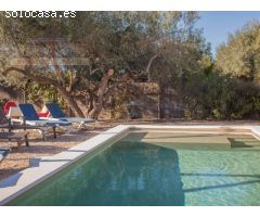 CHALET DE MADERA CON PISCINA PRIVADA Y PISTA DE PETANCA