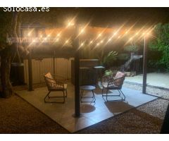 CHALET DE MADERA CON PISCINA PRIVADA Y PISTA DE PETANCA