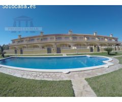Duplex con piscina comunitaria y garaje privado en Miami Playa
