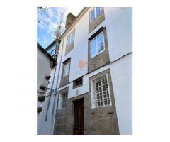 SE VENDE VIVIENDA EN PLENO CASCO HISTÓRICO, PORTA FAXEIRA.
