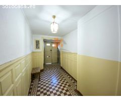 SE VENDE PISO A REFORMAR EN PLENO CASCO HISTÓRICO, PORTA FAXEIRA.