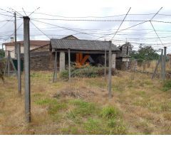 SOLAR EDIFICABLE PARA TRES CHALETS EN LA ZONA NORTE DE SANTIAGO