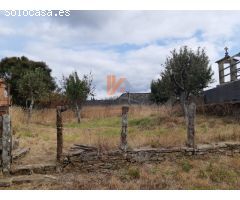 SOLAR EDIFICABLE PARA TRES CHALETS EN LA ZONA NORTE DE SANTIAGO