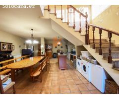 SE VENDE PRECIOSO CHALET EN LA PICARAÑA.