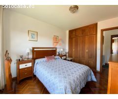 EXCLUSIVO CHALET CON PISCINA EN VENTA EN CACHEIRAS, TEO